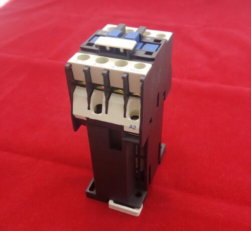 Электромагнитный пускатель LP1-D1810 24VDC 32A