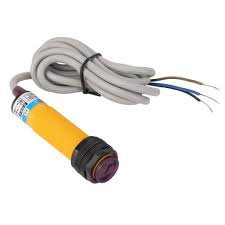 E3F-DS10Y1 PNP(AC) 10см 90-250V 400mA